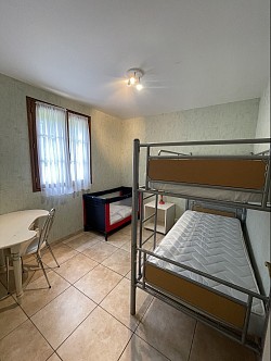 chambre 3 avec 2 lits 90